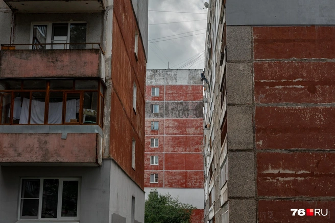 Плотная городская застройка спального района | Источник: Александр Куренной / 76.RU