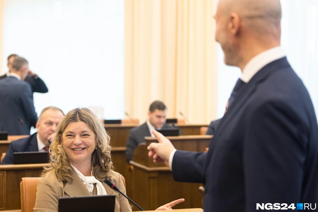 Сергей Пономаренко порадовал коллег на своей первой и последней сессии в качестве депутата | Источник: Мария Ленц / NGS24.RU