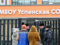 Учительница закрыла собой детей, когда увидела 9-классника с ножом