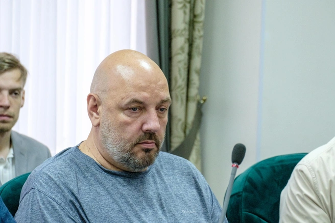 Руководитель реставраторов Андрей Кудрявцев сообщил, что некоторые элементы памятника со временем разрушились и теперь их предстоит восстанавливать заново | Источник: Булат Салихов
