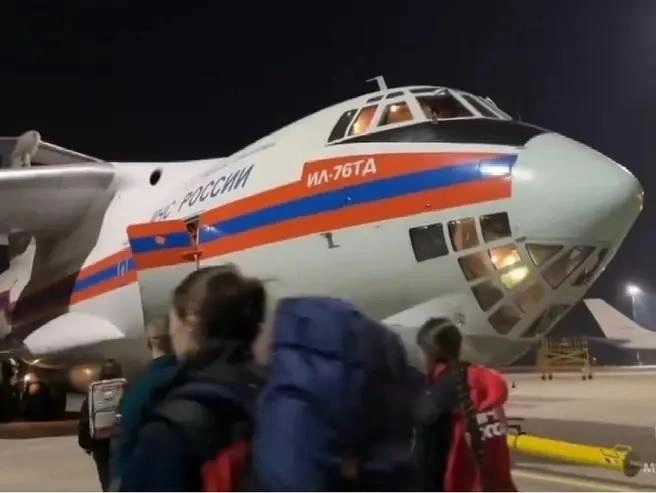 Погиб сотрудник МЧС, есть пропавшие. Что известно о пожаре на химзаводе в Нижнекамске | Источник: ГУ МЧС РФ по РТ / MАХ