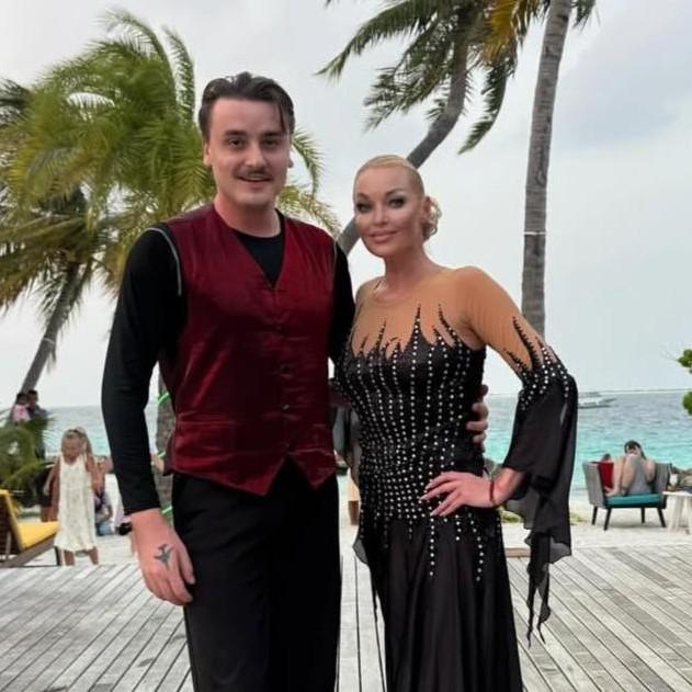 Волочкова с любовником на Мальдивах, Кудрявцева с Лазаревым в Дубае, а Бородина покоряет Таиланд: отдых звезд