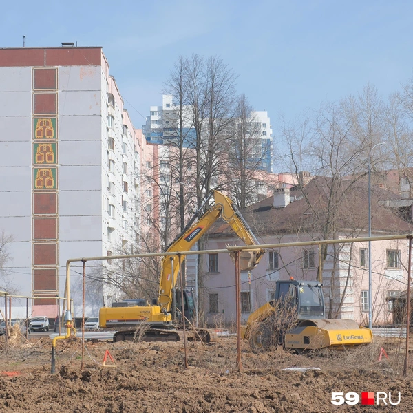 Участок готовят к стройке&nbsp;— на нем работает техника | Источник: Василина Любимова / 59.RU