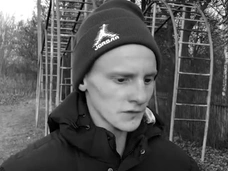 «Отчим убил Лешу, мать пыталась взять вину на себя»: оборвалась жизнь 22-летнего героя блога «Вася на сене»