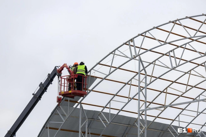 Строительство ангара для хранения противогололедных материалов | Источник: Владислав Лоншаков / E1.RU