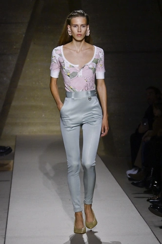 Идеальная база — брюки на осень-зиму 2025/26: лучшие модели у российских брендов Идеальная база — брюки на осень-зиму 2025/26: лучшие модели у российских брендов