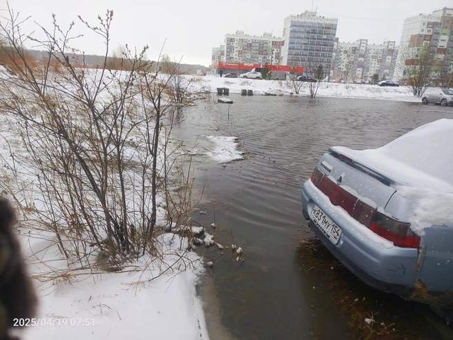 Для ликвидации аварии приезжали спасатели | Источник: Предоставила Елена