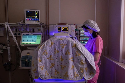 Шесть младенцев погибли в новокузнецком роддоме, прием остановлен