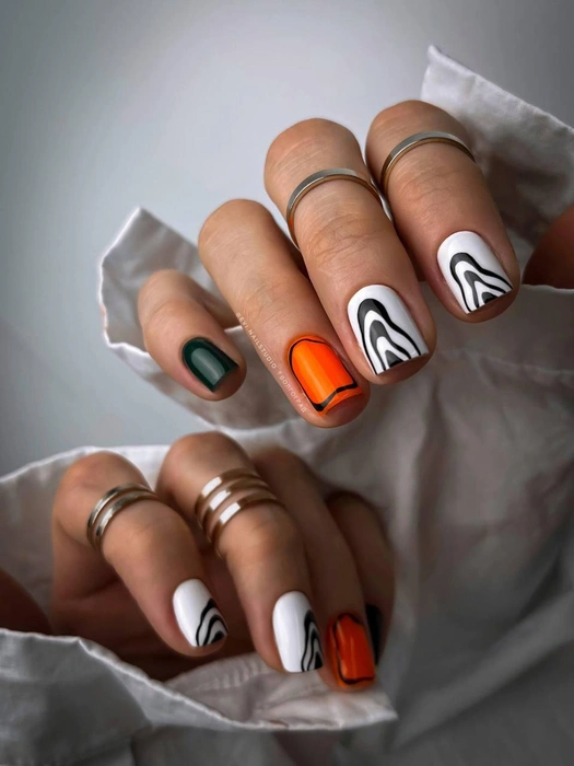 Какая же осень без оранжевого цвета? | Источник: evi.nailstudio / Instagram.com (экстремистская организация, деятельность запрещена на территории РФ)
