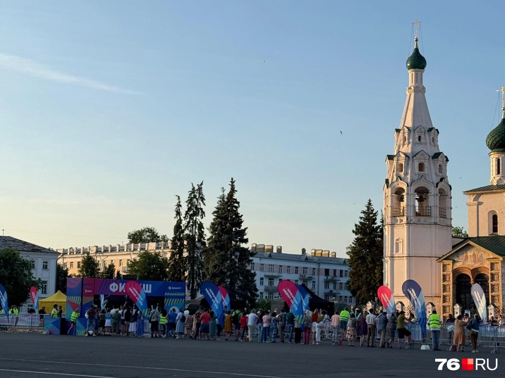 В Ярославле для съемок фильма сымитировали забег | Источник: Александр Куренной / 76.RU
