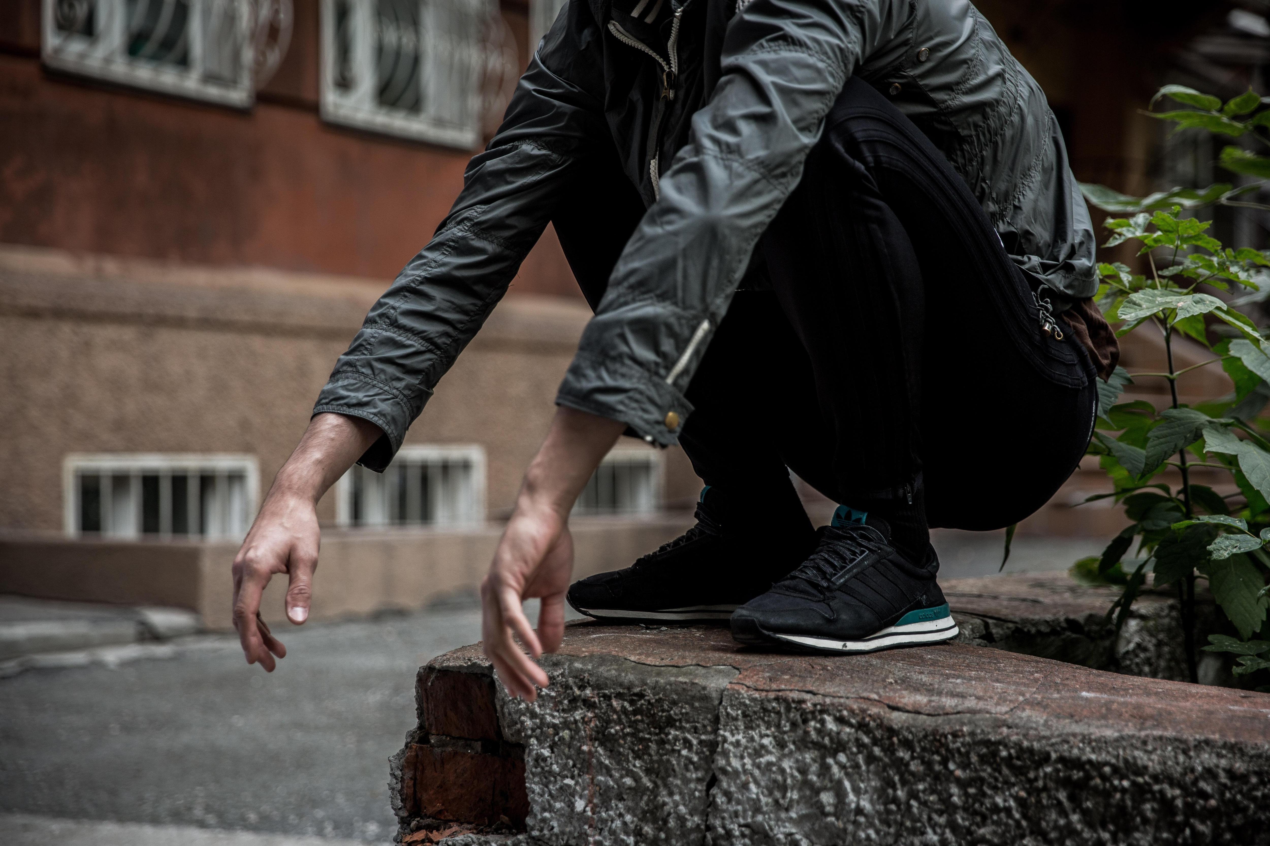 Пьющий пятиклассник с нецензурной татуировкой кошмарит жителей поселка в Забайкалье. На его счету кража, побои, угон и угроза убийством