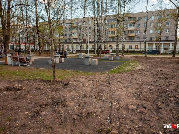 Благоустройство парка необходимо довести до конца, считают жители. | Источник: Александр Куренной / 76.RU 