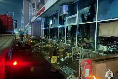 В Омске ночью сгорел магазин тканей