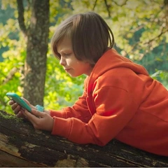 Рехаб не понадобится: 5 способов отобрать у ребенка гаджет без истерики