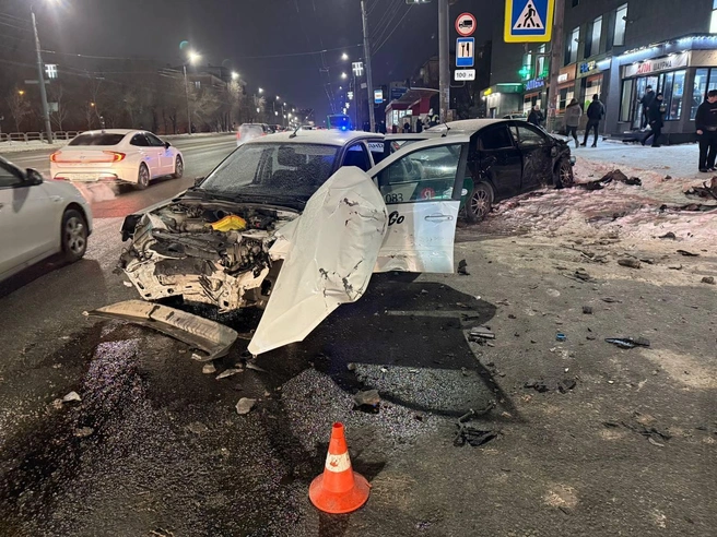 Водитель такси не пострадал, несмотря на значительные повреждения его автомобиля. | Источник: ГАИ Челябинска