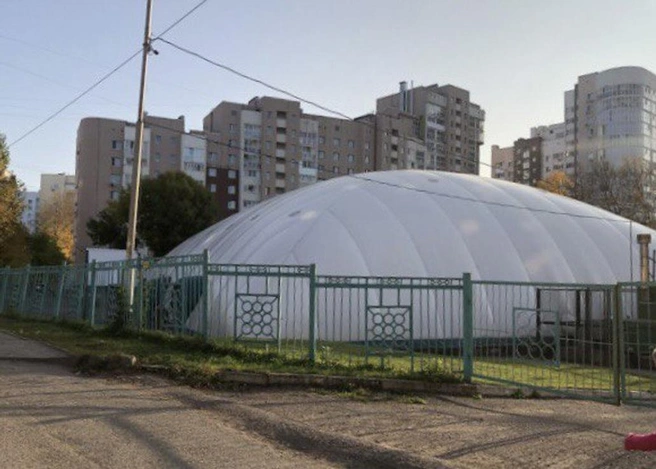 От старого надувного комплекса было решено избавиться | Источник: 2GIS