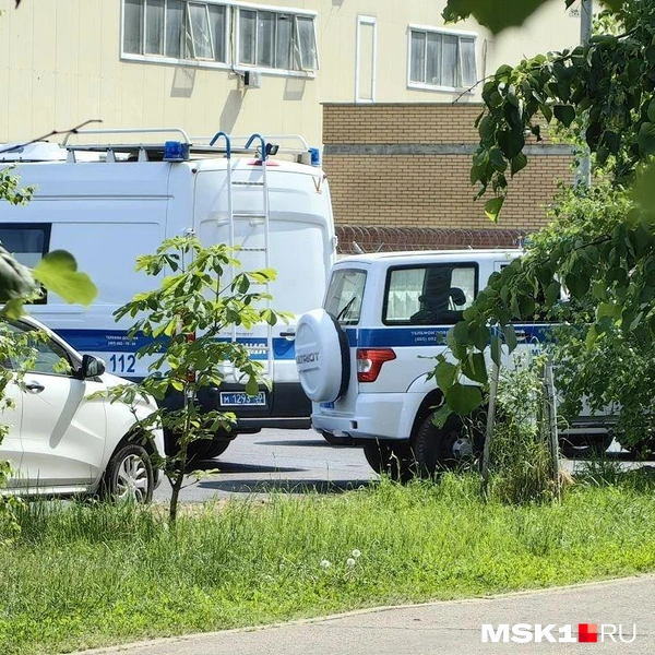 На месте работают полицейские | Источник: Дмитрий Бондарев / MSK1.RU