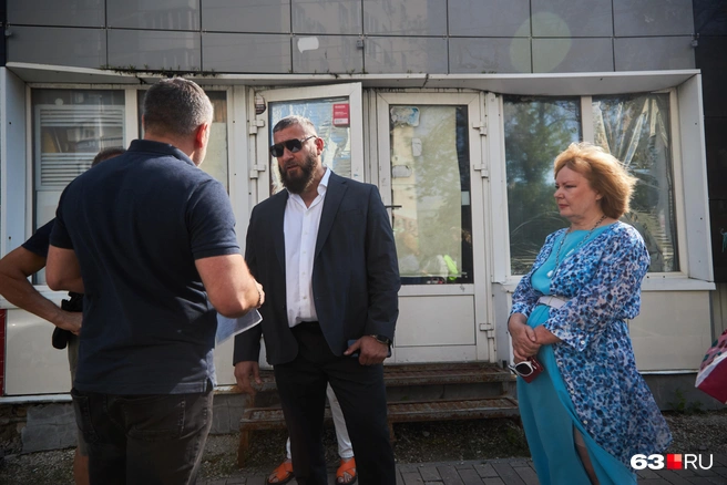 Представители администрации города на месте | Источник: Роман Данилкин / 63.RU