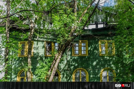 Фасад дома после пожара | Источник: Тимофей Калмаков
