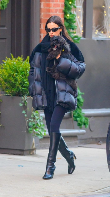 Ирина Шейк показала, как носить леггинсы прямо сейчас — вы будете самой модной девушкой | marieclaire.ru