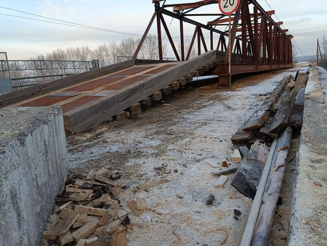Так выглядел старый виадук в Мегете в 2023 году. Да-да, вы всё правильно поняли: там был мост над мостом | Источник: Алина Ринчино / «ИрСити»