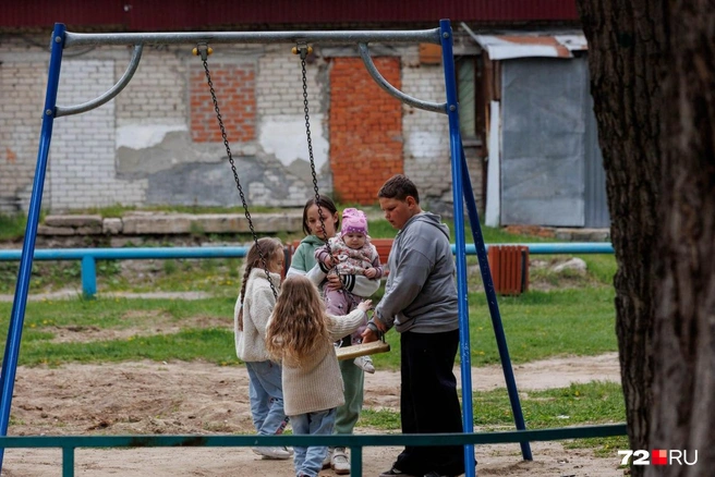 Помимо своих детей, к Кате приходят их друзья и родные племянники  | Источник: Ирина Шарова / 72.RU