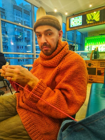 Делает он это и в кафе  | Источник: Предоставлено Алексеем