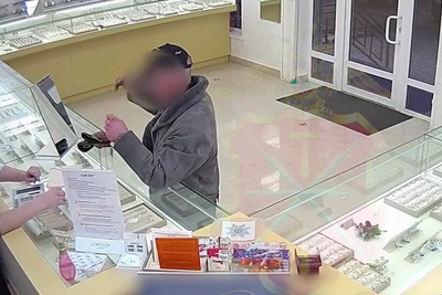 Мужчина попытался ограбить ювелирку в Кимовске