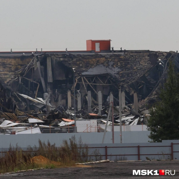 Вид на выгоревшую часть склада | Источник: читатель MSK1.RU