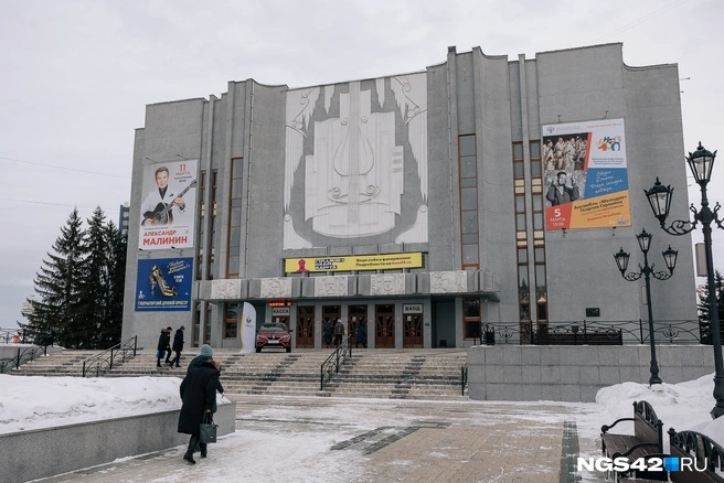 Комиссия подтвердила, что деньги артистам не выплатили вовремя | Источник: Максим Серков / NGS42.RU