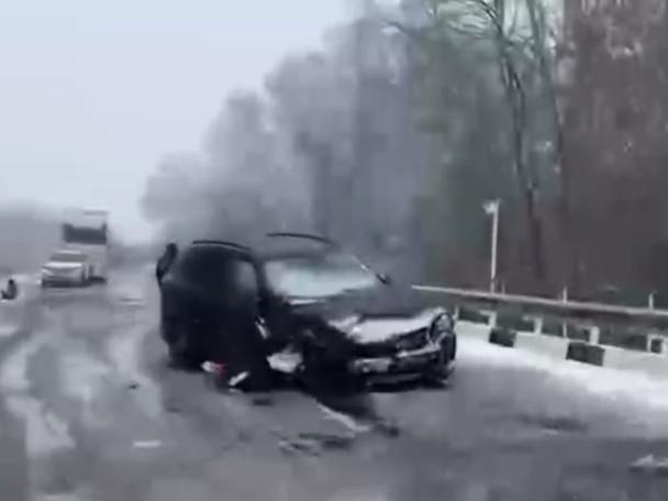 Под Волгоградом в жестком столкновении Mercedes и BMW погиб человек, ещё один ранен — видео