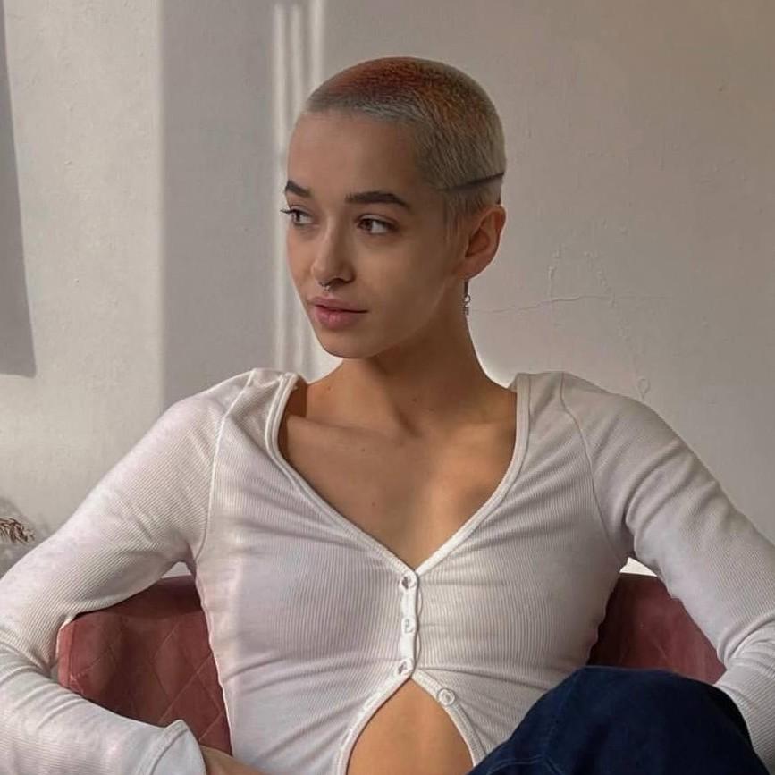 Блогер-миллионник Аиша родила в бассейне — малыш умер через час