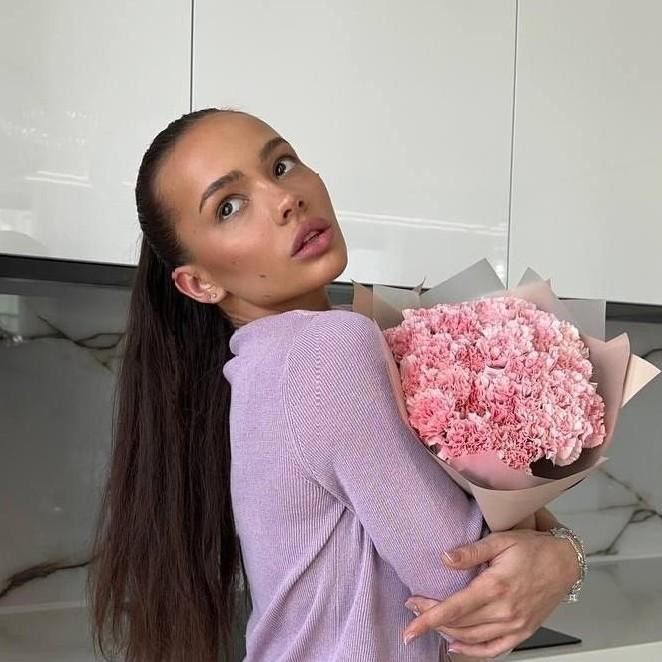 «Чтобы офигели все»: Валя Карнавал рассекретила отношения с армянским миллионером, сняв с ним видео