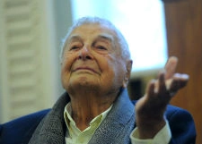 Юрий Любимов выходит на работу в Большой театр