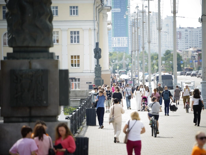 В дневное время центр города был заполнен людьми | Источник: Кирилл Кушнов / E1.RU
