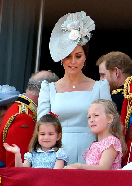 Кейт Миддлтон и принцесса Шарлотта на параде Trooping the Colour в 2018 году