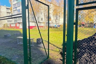 На Гафурова, 84 появилась мини-футбольная площадка