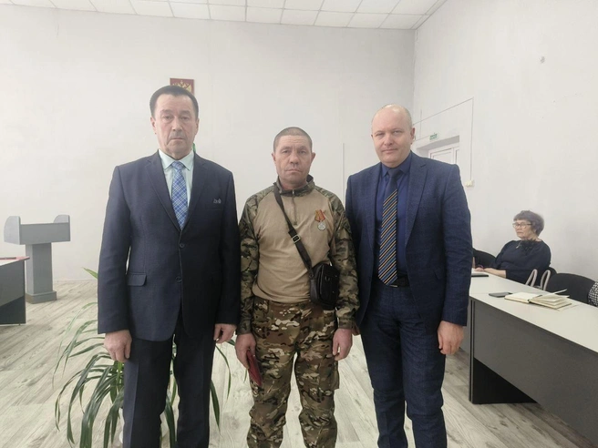 Получившего травмы обеих ног забайкальца наградили медалью «За храбрость» | Источник: Администрация Балейского района / Vk.com