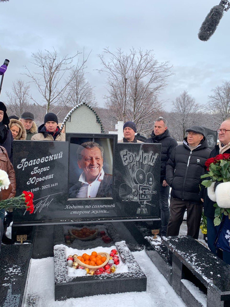 Безутешная вдова основателя «Ералаша» Бориса Грачевского рыдала на открытии его памятника
