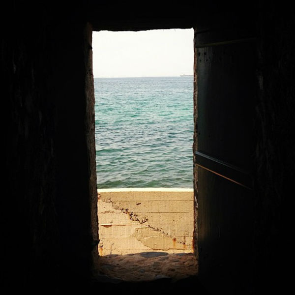 «Дверь, откуда не возвращаются на остров Гори», - пояснила снимок Первая леди