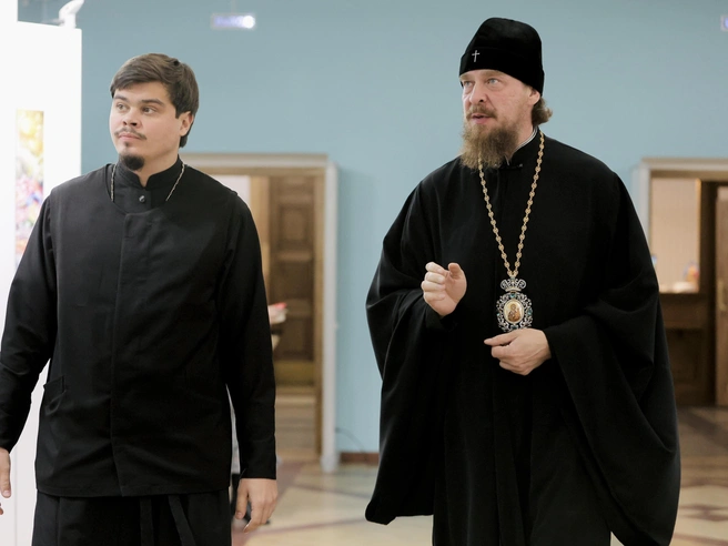 Митрополит Челябинский Алексий также побывал в филармонии. | Источник: Наталья Лапцевич