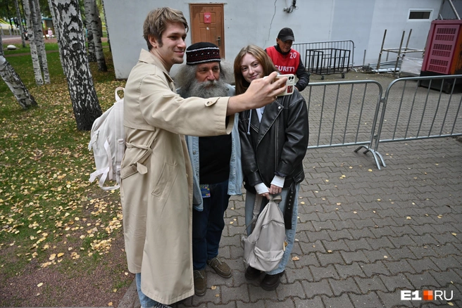 После лекции на фестивале к ученому выстроилась очередь за автографами и селфи | Источник: Анастасия Сибирякова / E1.RU