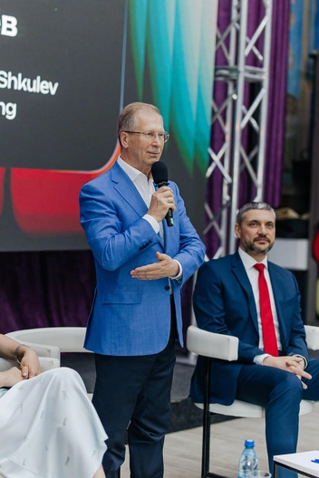 Виктор Шкулев дал напутствие землякам-предпринимателям на участие в Народной премии | Источник: Ксения Зимина