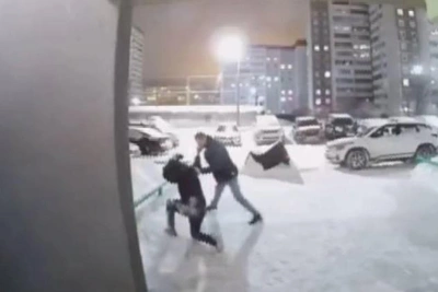 Attack on stranger in Uralmash district captured on video