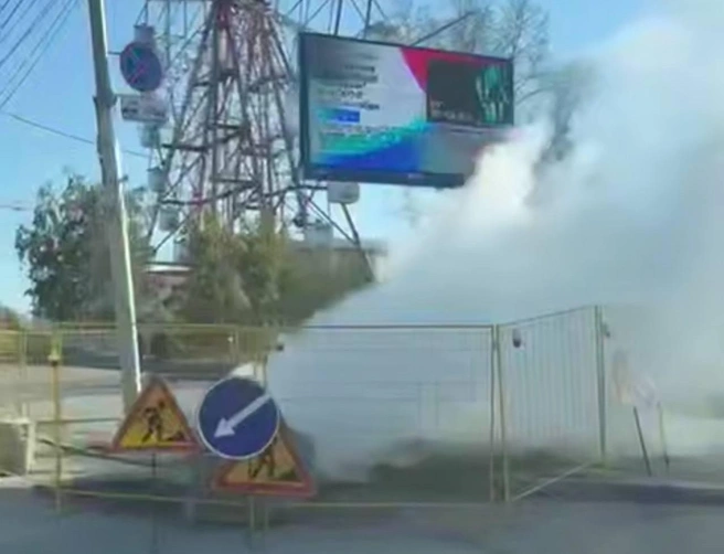 На месте аварии нет рабочих | Источник: Новосибирск с огоньком / Телеграм