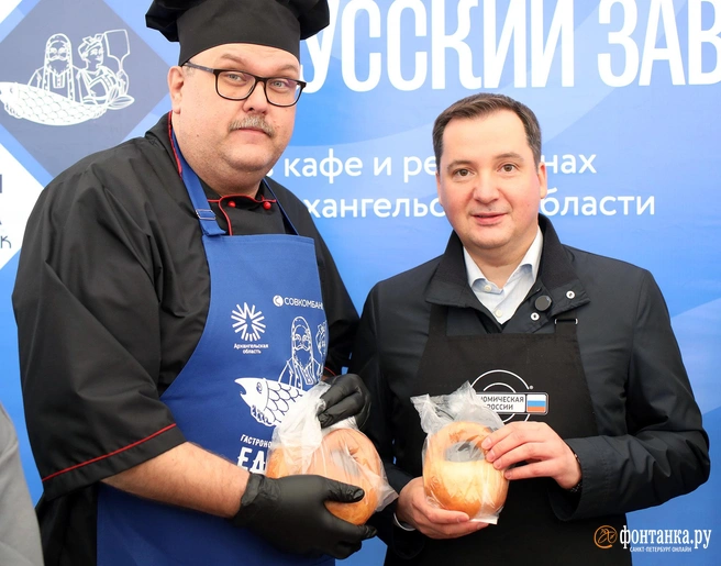 Губернатор Архангельской области Александр Цыбульский и руководитель «Холмогорской пекарни» Александр Решетов | Источник: Ксения Потеева / «Фонтанка.ру»