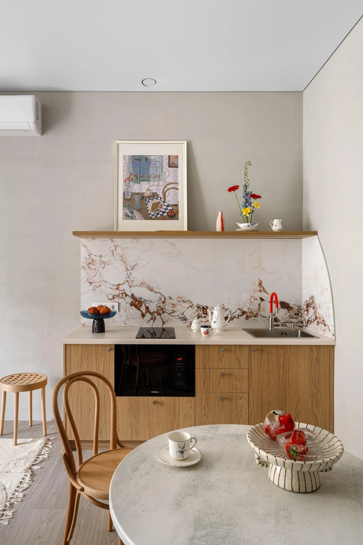 Вазы и картина, Freestyle studio. Посуда, Villeroy Boch, Old Luxembourg. Керамогранит, Decor Plaza. | Источник: Мила Лотоцкая