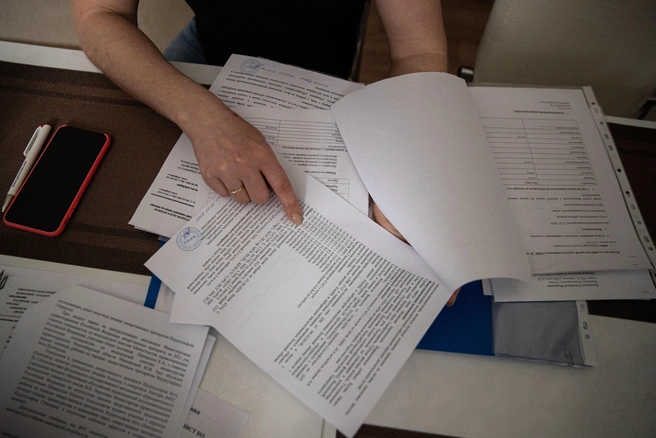 Если не уверены в самостоятельной проверке, обратитесь к опытному юристу по недвижимости или нотариусу | Источник: Александр Ощепков / NGS.RU