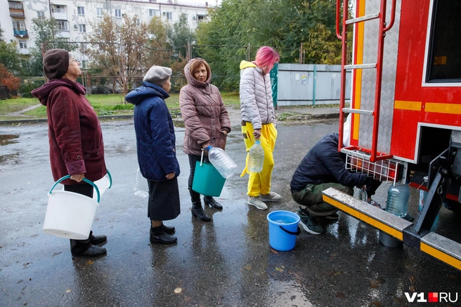 А у вас дома есть запас питьевой воды? | Источник: Алексей Волхонский / V1.RU