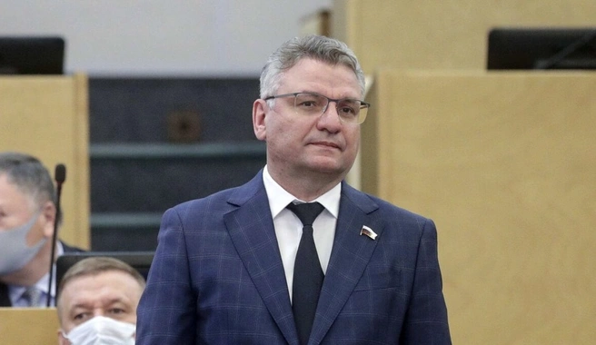 Гаврил Парахин хочет, чтобы его коллеги-парламентарии вышли из своих отпусков | Источник: yakutia.ldpr.ru